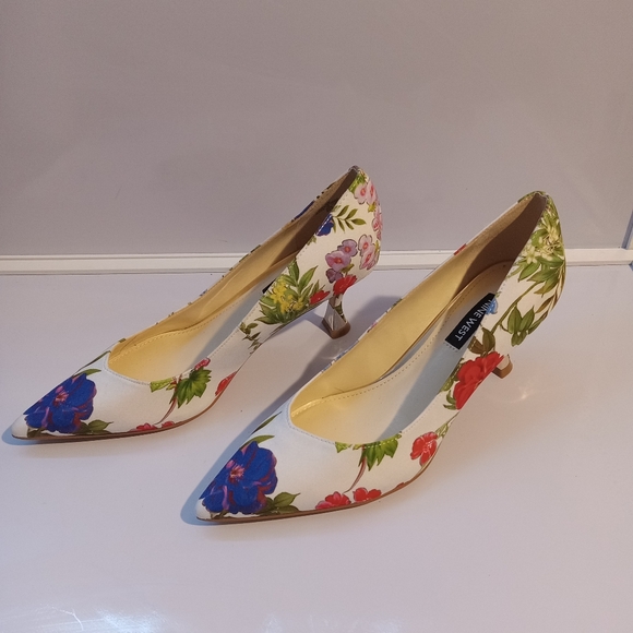 Nine West Ariella 2 pump in the Blue Bouquet Floral Multi color Size 6‎ - Picture 2 of 6